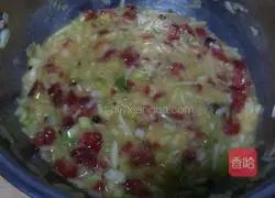 Illustration of how to make sausage and egg breakfast cake 5