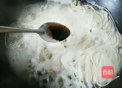 Illustration of how to make meatball noodles 9