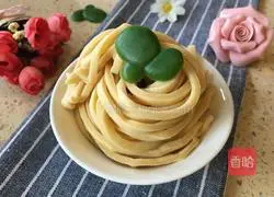 Illustration of how to make chewy egg noodles 11