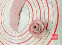 Illustration of how to make rose steamed buns 8