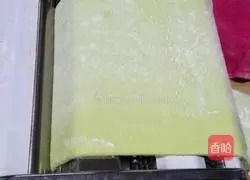 Illustration of how to make rainbow striped noodles 7