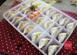 Zucchini and black fungus filling for dumplings Illustration of practice 8