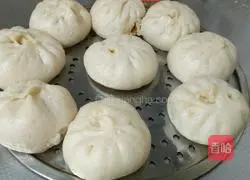 Illustration of how to make cabbage, mushroom and meat buns 18