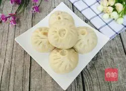 Illustration of how to make pork and green onion stuffed buns 18