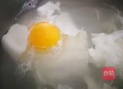 Quick breakfast recipe of egg noodles in sour soup 2