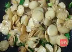 Illustration of how to make stir-fried mung bean cake 3