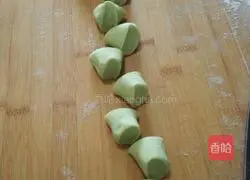 Illustration of how to make vegetarian dumplings with three fresh fillings 10