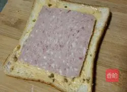 Illustration of how to make lunch meat sandwich 2