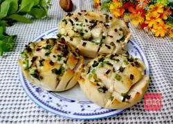 Illustration of how to make grilled steamed buns with green onion salad 8