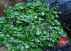 Illustration of how to make dumplings stuffed with beans and meat 2