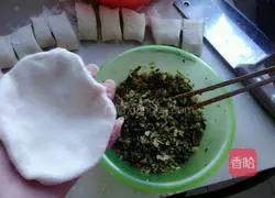 Illustration of how to make pork and pickled cabbage cake 6