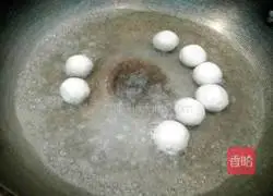 Illustration of how to make salty glutinous rice balls 8