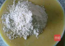 Illustration of how to make banana waffles 4