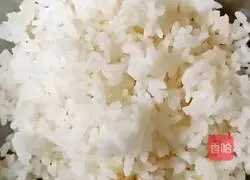 Illustration of how to make volcano fried rice 1