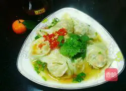 Illustration of how to make leek and pork wontons 11