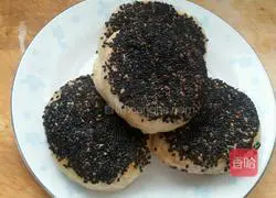 Illustration of how to make black sesame pancakes 19