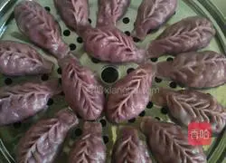 Illustration of how to make purple sweet potato, pork and green onion dumplings (purple sweet potato skin) 7