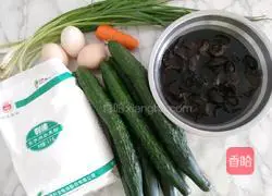 Illustration of how to make vegetarian dumplings with cucumber filling 1