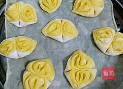 Illustration of how to make pumpkin pattern steamed buns 9