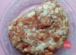 Illustration of how to make celery and pork buns 1