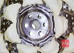 Illustration of how to make crystal steamed dumplings 16