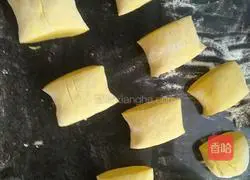 Illustration of making dough pumpkin cake 10