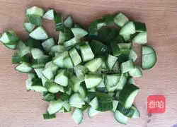 Illustration of how to make cucumber juice and egg pancakes 2