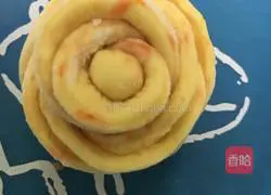 Illustration of how to make carrot and rose steamed buns 4