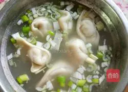 Illustration of how to make cabbage and pork wontons 11