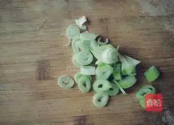 Illustration of how to make cured meat and mixed egg fried rice 7