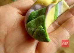 Illustration of how to make rainbow dumplings 12