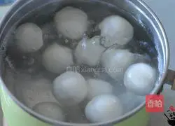 Illustration of making handmade black sesame glutinous rice balls 10