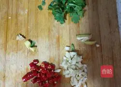 Illustration of how to make flower nail powder 5