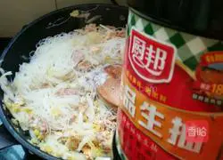 Illustration of how to make fried rice noodles 8