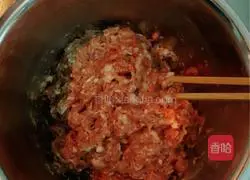 Illustration of how to make pork and fennel dumplings 4