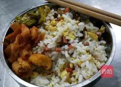  Illustration of how to make assorted fried rice 8