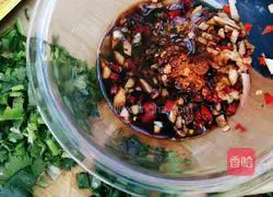 Illustration of how to make cold roll noodles 3