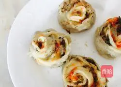 Illustration of how to make dumpling wrapper flower rolls 9