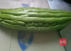 Illustration of how to make bitter melon fried rice 1