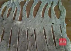 Illustration of how to make scallion pancakes 13