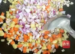 Illustration of how to make four diced braised rice 5