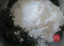 Illustration of how to make black sesame and peanut glutinous rice balls stuffing 3