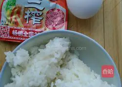 Illustration of how to make fried rice with golden mustard shreds 1