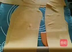 Illustration of how to make homemade pumpkin noodles with a manual noodle machine 3