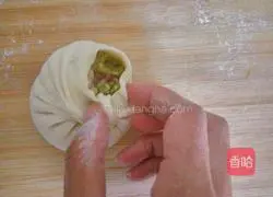 Illustration of how to make diced pork and cabbage buns 16