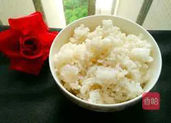 Illustration of how to make shredded pork fried rice with double pepper 1