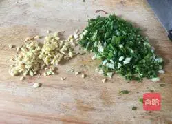 Illustration of how to make beef dumpling stuffing 2