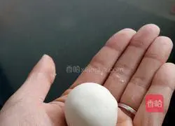 Illustration of how to make glutinous rice balls with peanut filling 8