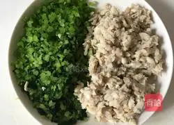 Illustration of how to make yellow mushroom, celery and pork dumplings 4