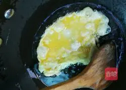 Illustration of how to make fried noodles with eggs and vegetables 6